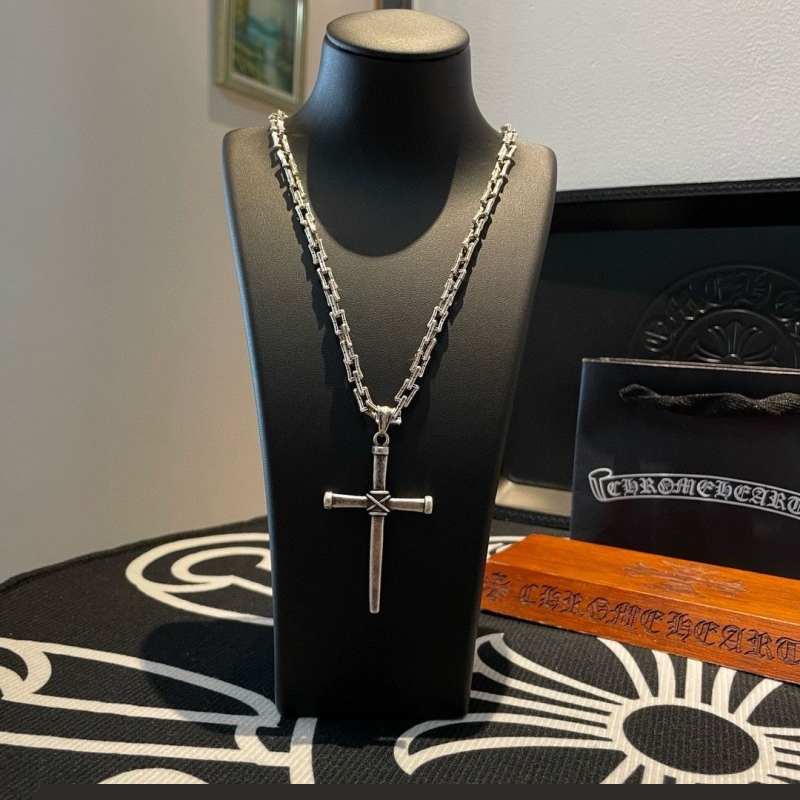 Ch**me He**ts necklaces
